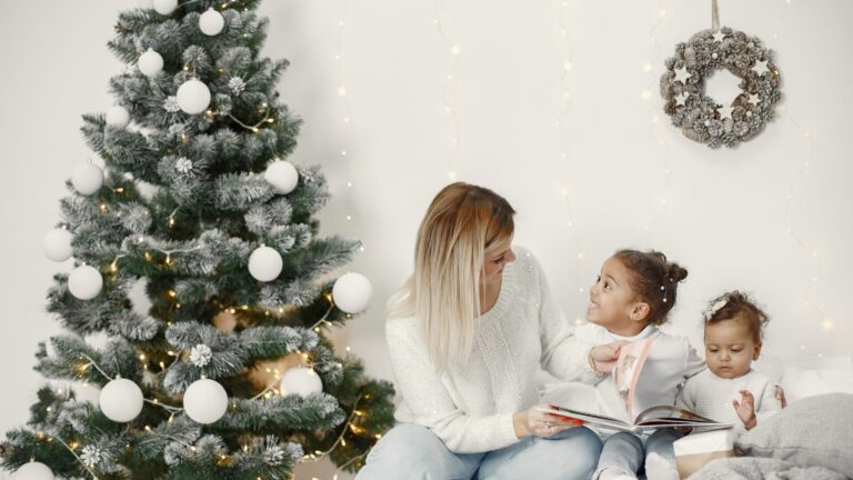 12 Cozy Christmas Bedroom Ideas: Transform Your Space into a Holiday Haven